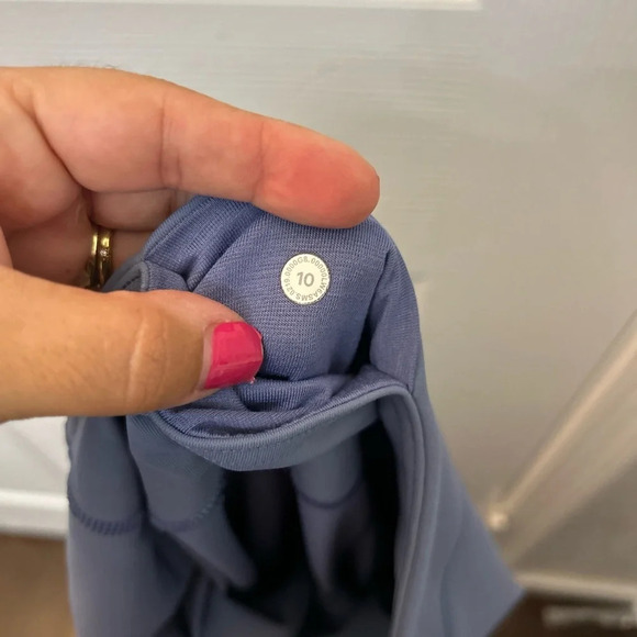 Lululemon Wunder Under Crop *Mid-Rise Full-On Luxtreme 21"
Oasis Blue - Picture 6 of 7